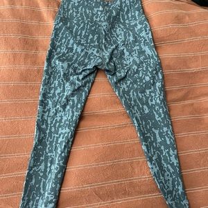 Wunder Train leggings sz 8 25”